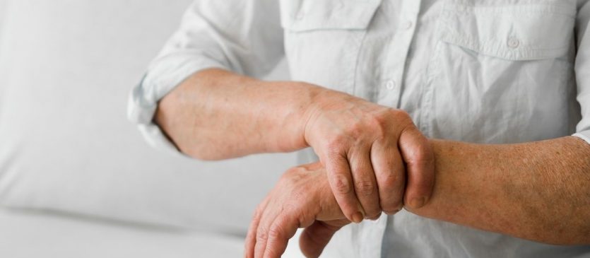 dolores-articulares-en-la-vejez-causas-comunes-y-como-aliviarlos-de-forma-natural